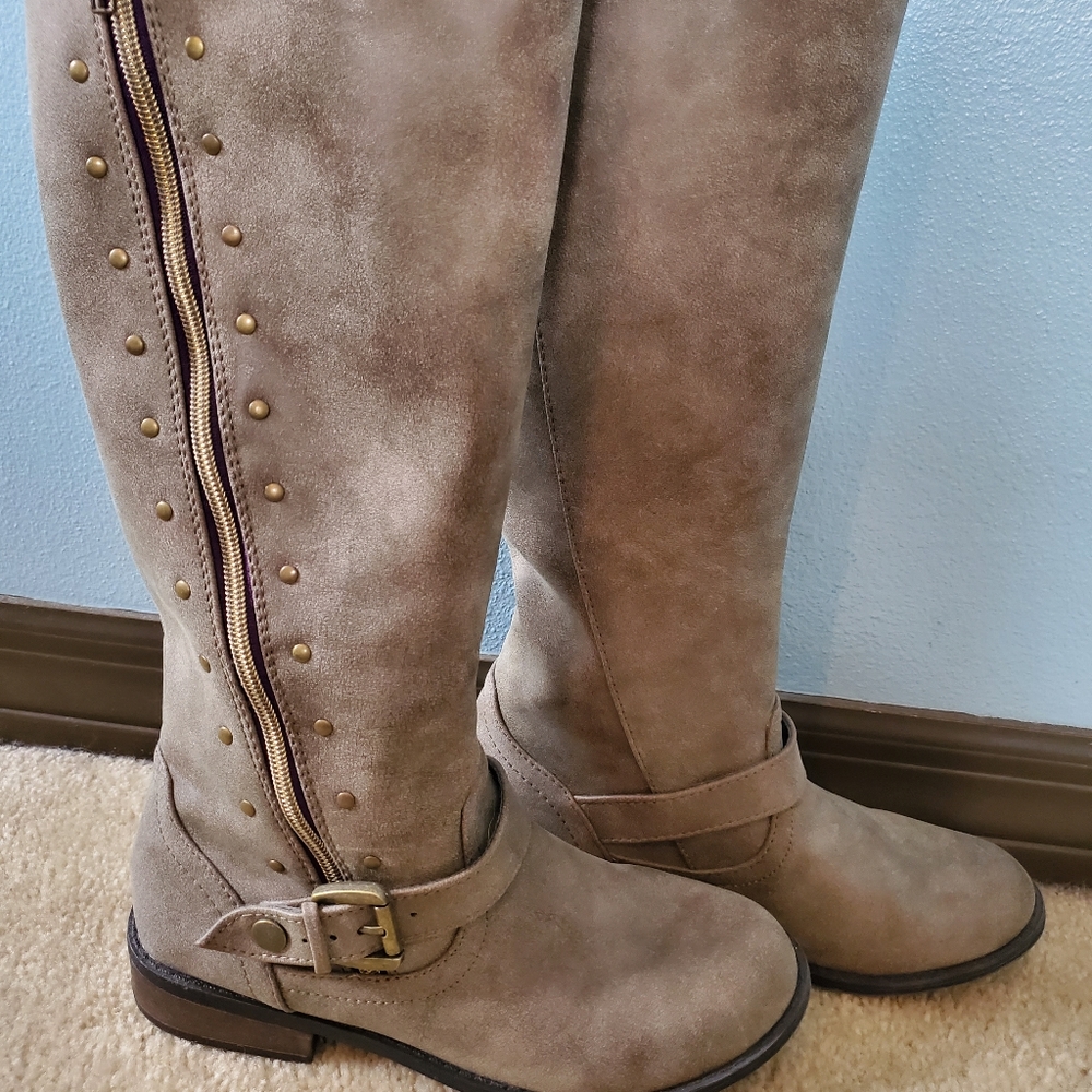 YOUTH Steve Madden Boots